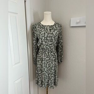 Old Navy Black and White Pleated Sheath Dress